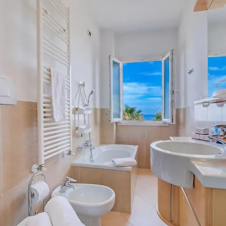 Palms Villa - Sea View Terrace And Parking - Happy Rentals Διαμέρισμα Σαν Ρέμο